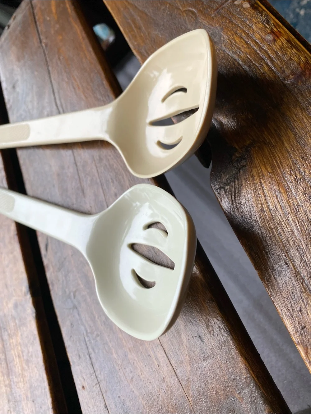 Vtg A-Bee Syndicate Neutral Cream & White Teardrop Slotted Spoons - Set of 2 USA